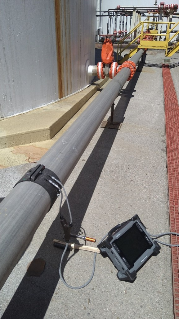 Sonyks система проверяет участок трубы из нержавеющей стали диаметром 20,32 см (8 дюймов), по которому течет серная кислота